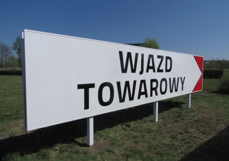 BRUK - konstrukcja stalowa z szyldem kierunkowym