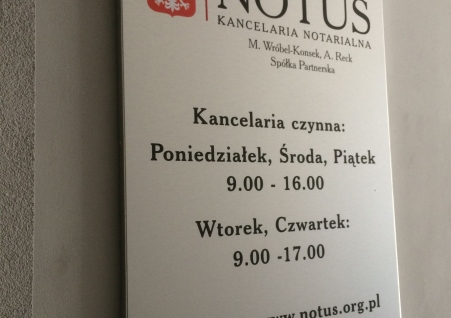 Notus Kancelaria Notarialna - szyld z dibondu z dystansem i konstrukcją 2
