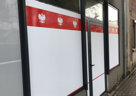 Komornik TG - oklejenie witryny folią polimerową