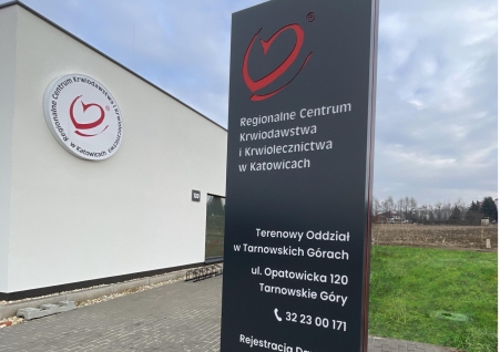 Centrum Krwiodawstwa Tarnowskie G&oacute;ry - Pylon LED 3x1m