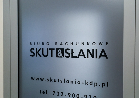 SKUT&SŁANIA - oklejenie folią drzwi biura