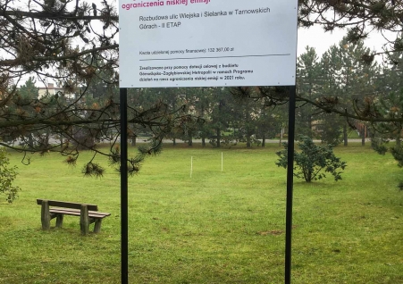 Tablica informacyjna z podkonstrukcją stalową