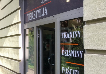 Tkaniny Merino Bytom - usługa oklejenia szyb w lokalu, folia OWV